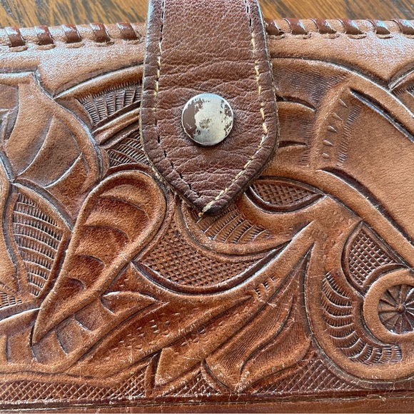 Vintage Hand Tooled Leather Wallet - Picture 5 of 15